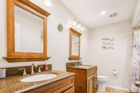 House in Largo, Florida 4 bedrooms, 209.12 sq.m. № 1870720 - photo 6