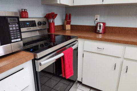 House in Largo, Florida 4 bedrooms, 209.12 sq.m. № 1870720 - photo 12