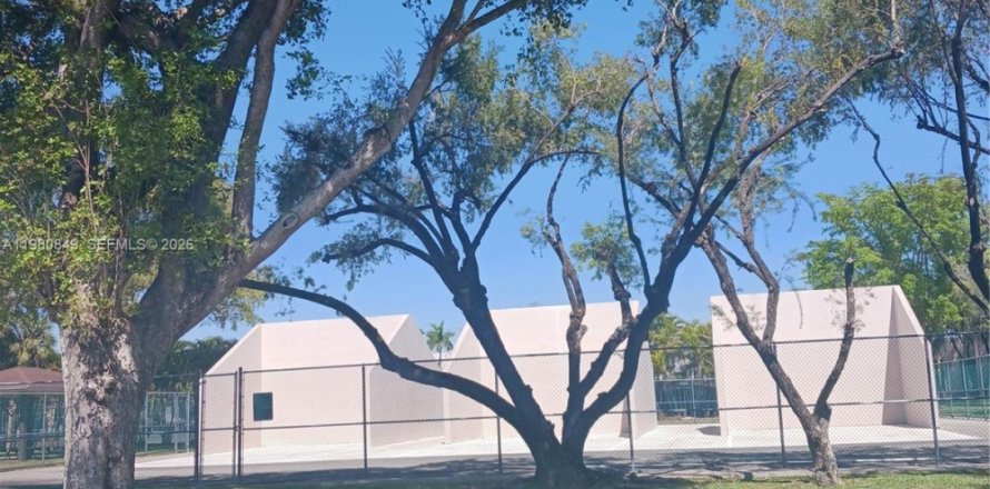 Кондоминиум с 2 спальнями в Майами, Флорида № 2048611