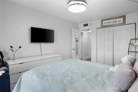 Copropriété à vendre à Largo, Floride: 2 chambres, 133.78 m2 № 2217456 - photo 8