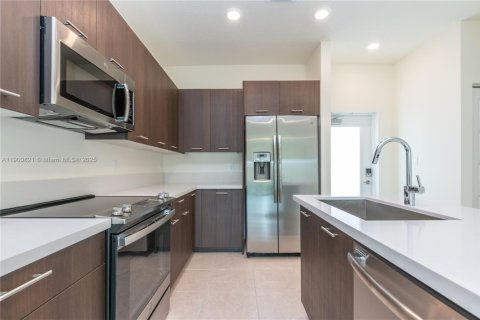Condo in Doral, Florida, 1 bedroom  № 1952194 - photo 7