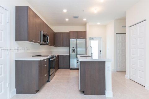 Condo in Doral, Florida, 1 bedroom  № 1952194 - photo 14