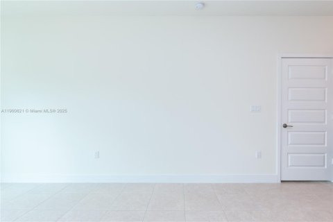 Condo in Doral, Florida, 1 bedroom  № 1952194 - photo 11