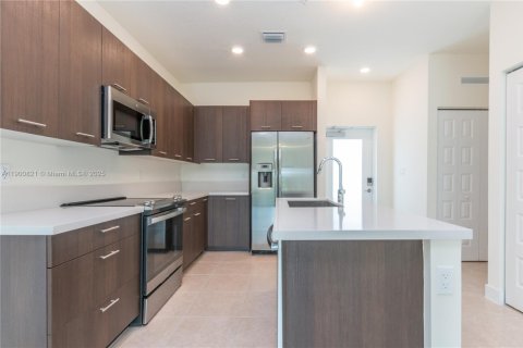 Condo in Doral, Florida, 1 bedroom  № 1952194 - photo 5