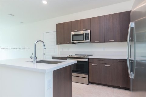 Condo in Doral, Florida, 1 bedroom  № 1952194 - photo 10