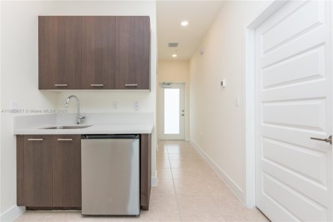 Condo in Doral, Florida, 1 bedroom  № 1952194 - photo 30