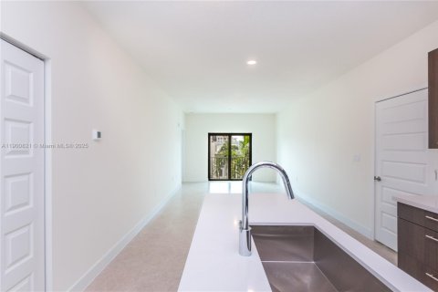 Condo in Doral, Florida, 1 bedroom  № 1952194 - photo 3