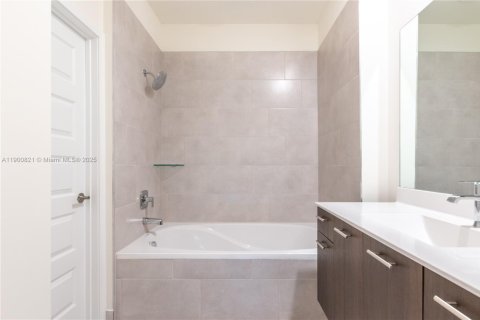 Condo in Doral, Florida, 1 bedroom  № 1952194 - photo 17