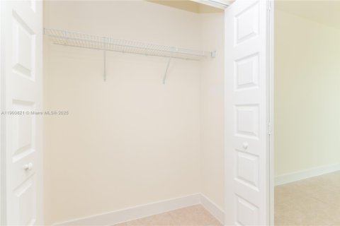 Condo in Doral, Florida, 1 bedroom  № 1952194 - photo 25