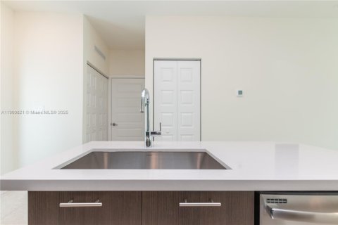 Condo in Doral, Florida, 1 bedroom  № 1952194 - photo 8