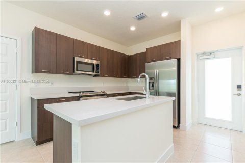 Condo in Doral, Florida, 1 bedroom  № 1952194 - photo 6