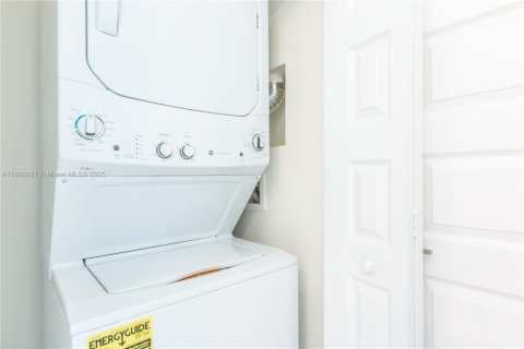 Condo in Doral, Florida, 1 bedroom  № 1952194 - photo 16