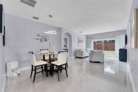 Купить виллу или дом в Майами, Флорида 3 спальни, 150.69м2, № 2026405 - фото 16