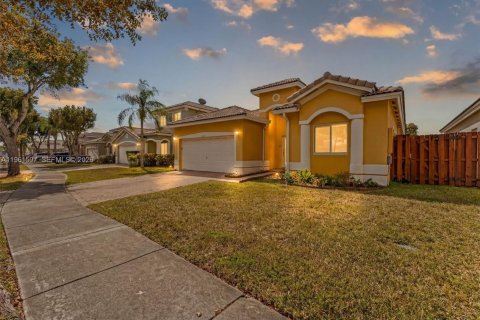 Дом в Майами, Флорида 3 спальни, 150.69м2 № 2026405