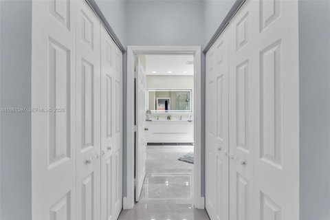 Купить виллу или дом в Майами, Флорида 3 спальни, 150.69м2, № 2026405 - фото 20