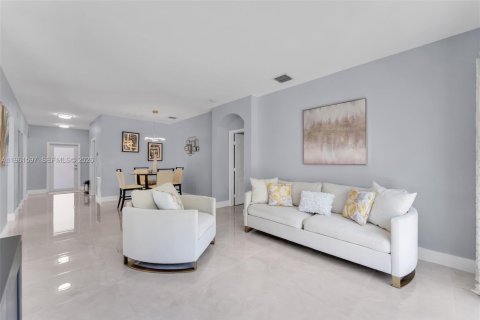 Купить виллу или дом в Майами, Флорида 3 спальни, 150.69м2, № 2026405 - фото 25