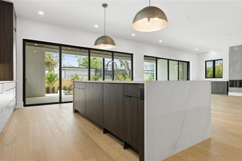 Villa ou maison à vendre à Tampa, Floride: 5 chambres, 320.51 m2 № 2218862 - photo 18