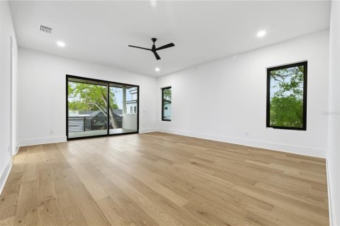 Villa ou maison à vendre à Tampa, Floride: 5 chambres, 320.51 m2 № 2218862 - photo 21