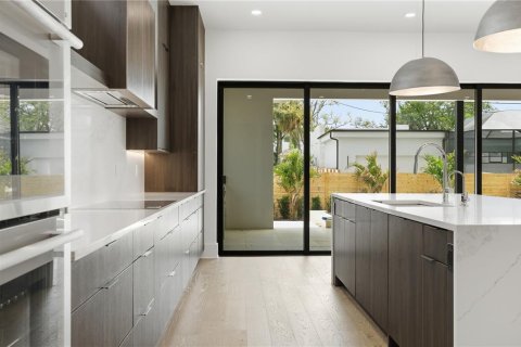 Villa ou maison à vendre à Tampa, Floride: 5 chambres, 320.51 m2 № 2218862 - photo 13