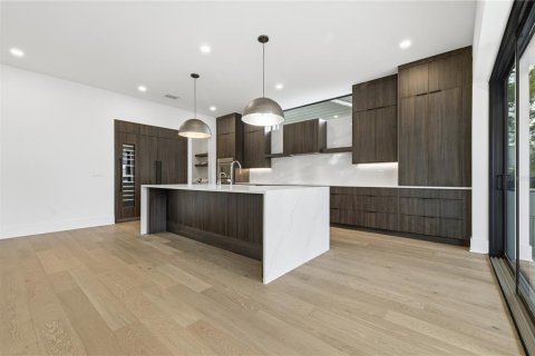 Villa ou maison à vendre à Tampa, Floride: 5 chambres, 320.51 m2 № 2218862 - photo 10
