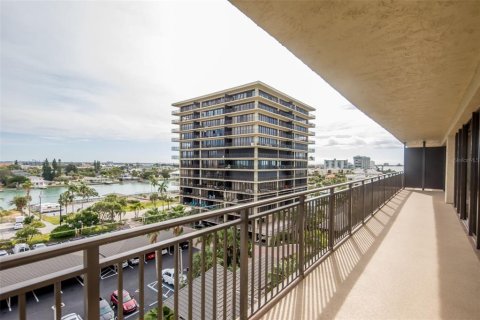 Condo in Treasure Island, Florida, 2 bedrooms  № 1883137 - photo 14