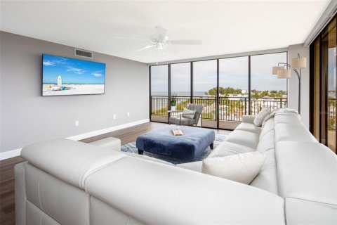 Condominio en alquiler en Treasure Island, Florida, 2 dormitorios, 140.28 m2 № 1883137 - foto 11