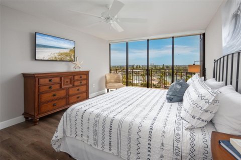 Condo in Treasure Island, Florida, 2 bedrooms  № 1883137 - photo 17