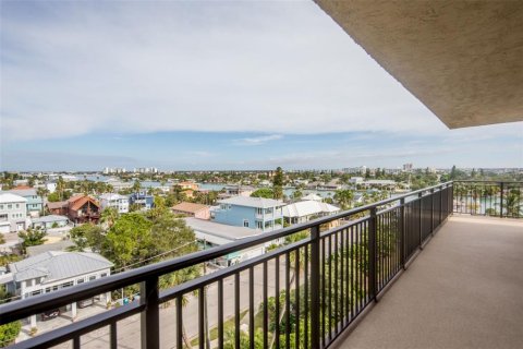 Condominio en alquiler en Treasure Island, Florida, 2 dormitorios, 140.28 m2 № 1883137 - foto 15