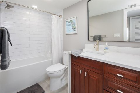 Condo in Treasure Island, Florida, 2 bedrooms  № 1883137 - photo 23