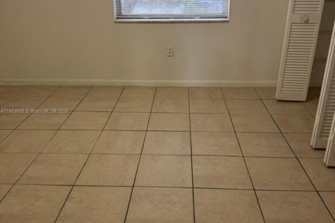 Apartment in Hollywood, Florida 1 bedroom № 2021667 - photo 5