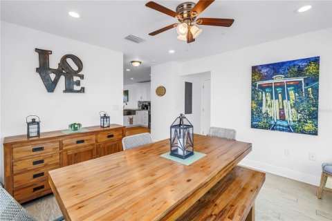 Adosado en venta en Indian Rocks Beach, Florida, 3 dormitorios, 168.34 m2 № 2166144 - foto 11
