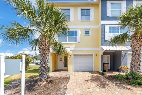 Adosado en venta en Indian Rocks Beach, Florida, 3 dormitorios, 168.34 m2 № 2166144 - foto 4