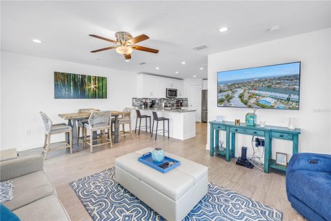 Adosado en venta en Indian Rocks Beach, Florida, 3 dormitorios, 168.34 m2 № 2166144 - foto 8