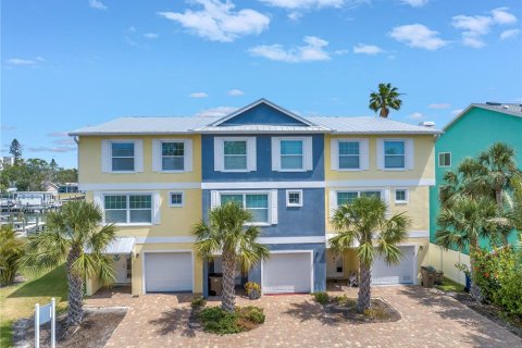 Adosado en venta en Indian Rocks Beach, Florida, 3 dormitorios, 168.34 m2 № 2166144 - foto 2