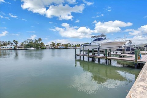 Adosado en venta en Indian Rocks Beach, Florida, 3 dormitorios, 168.34 m2 № 2166144 - foto 27
