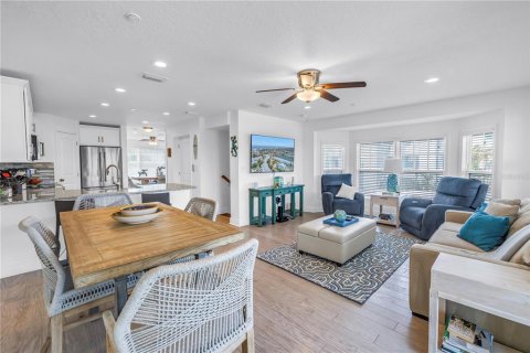 Adosado en venta en Indian Rocks Beach, Florida, 3 dormitorios, 168.34 m2 № 2166144 - foto 6