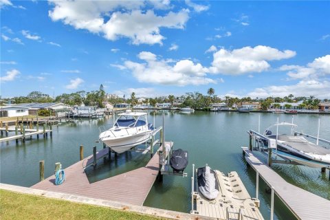 Adosado en venta en Indian Rocks Beach, Florida, 3 dormitorios, 168.34 m2 № 2166144 - foto 25