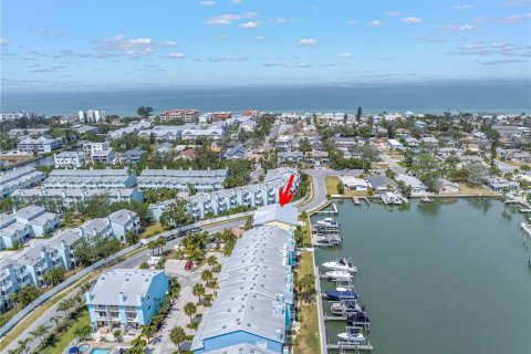 Adosado en venta en Indian Rocks Beach, Florida, 3 dormitorios, 168.34 m2 № 2166144 - foto 29