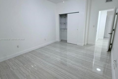 Снять в аренду квартиру в Майами-Бич, Флорида 2 спальни, 89.56м2, № 1990507 - фото 11