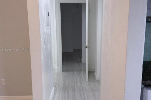 Снять в аренду квартиру в Майами-Бич, Флорида 2 спальни, 89.56м2, № 1990507 - фото 6