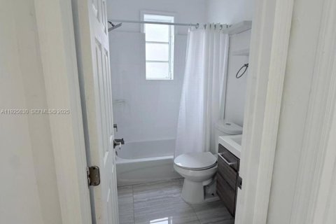 Снять в аренду квартиру в Майами-Бич, Флорида 2 спальни, 89.56м2, № 1990507 - фото 3