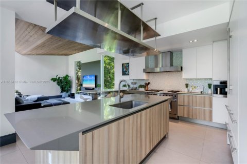 Villa ou maison à vendre à Key Biscayne, Floride: 5 chambres, 387.03 m2 № 1978469 - photo 18