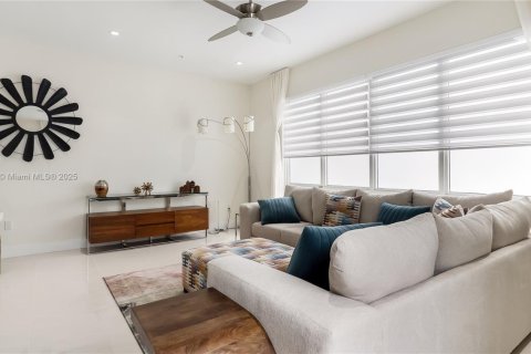 Townhouse in LANDMARK in Doral, Florida 4 bedrooms, 229.28 sq.m. № 1981608 - photo 15