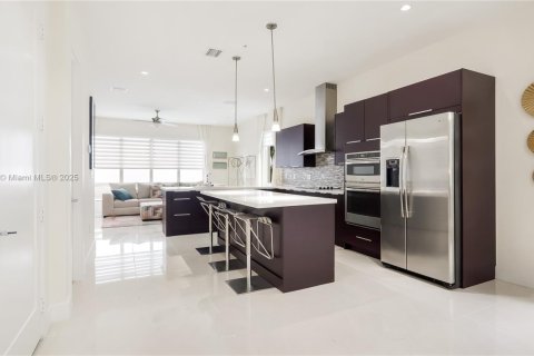 Townhouse in LANDMARK in Doral, Florida 4 bedrooms, 229.28 sq.m. № 1981608 - photo 9