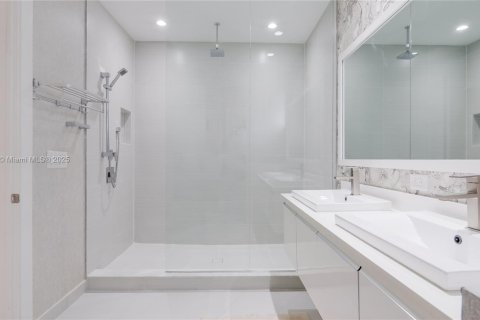 Townhouse in LANDMARK in Doral, Florida 4 bedrooms, 229.28 sq.m. № 1981608 - photo 30