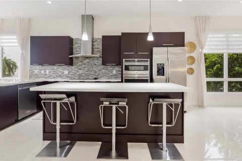 Townhouse in LANDMARK in Doral, Florida 4 bedrooms, 229.28 sq.m. № 1981608 - photo 19