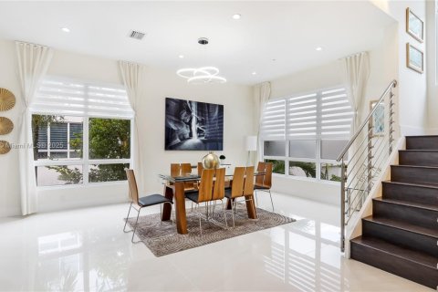 Townhouse in LANDMARK in Doral, Florida 4 bedrooms, 229.28 sq.m. № 1981608 - photo 5