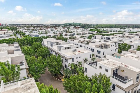 Townhouse in LANDMARK in Doral, Florida 4 bedrooms, 229.28 sq.m. № 1981608 - photo 1