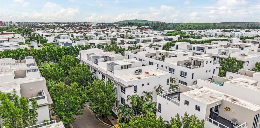 Townhouse in LANDMARK in Doral, Florida 4 bedrooms, 229.28 sq.m. № 1981608