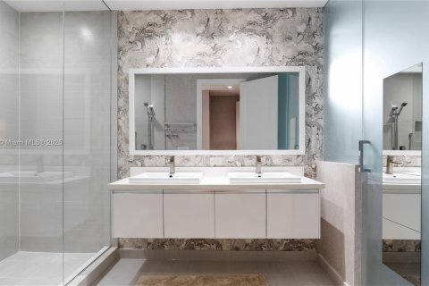 Townhouse in LANDMARK in Doral, Florida 4 bedrooms, 229.28 sq.m. № 1981608 - photo 29